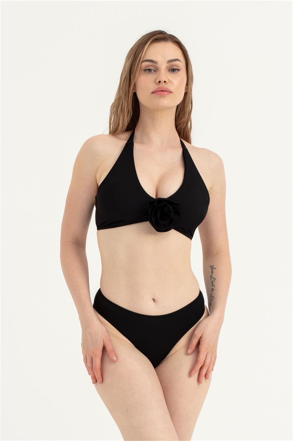 Kadın Siyah Güllü Bikini Takım