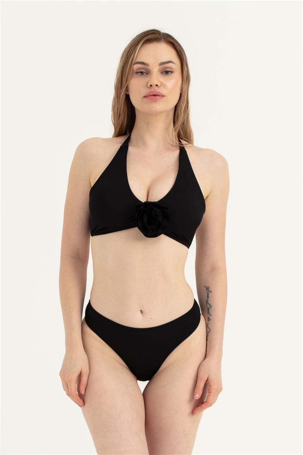 Kadın Siyah Güllü Bikini Takım