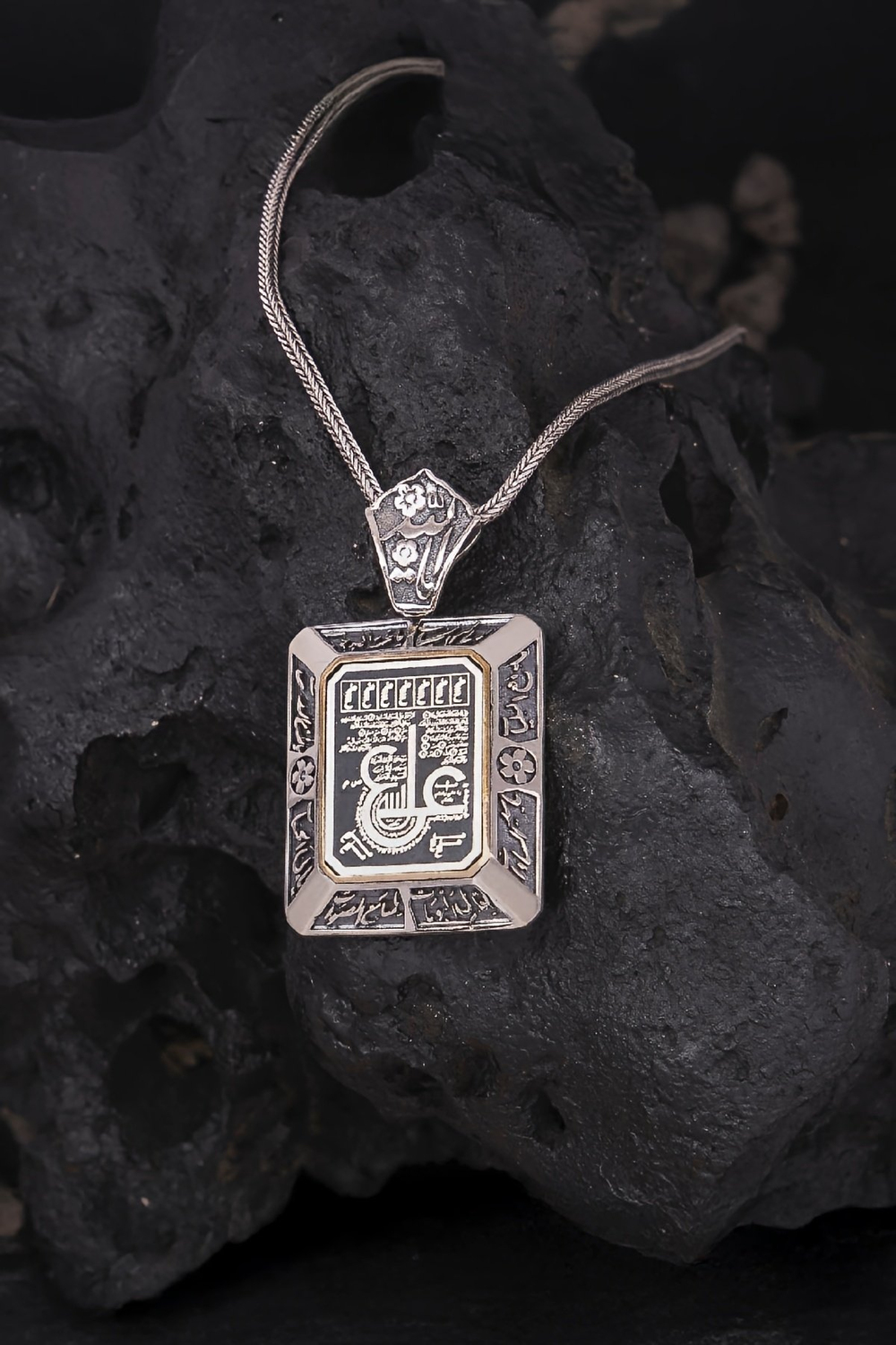 925 Ayar Gümüş Ali Yazılı Dualı Karartmalı Erkek Cevşen Kolye