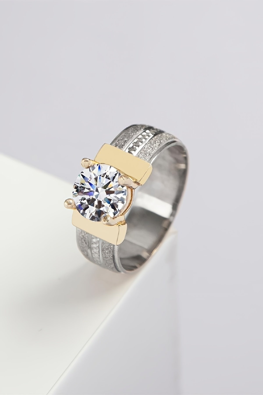 925 Ayar Gümüş Puantiyeli Zirkon Taşlı Bayan Alyans Yüzük