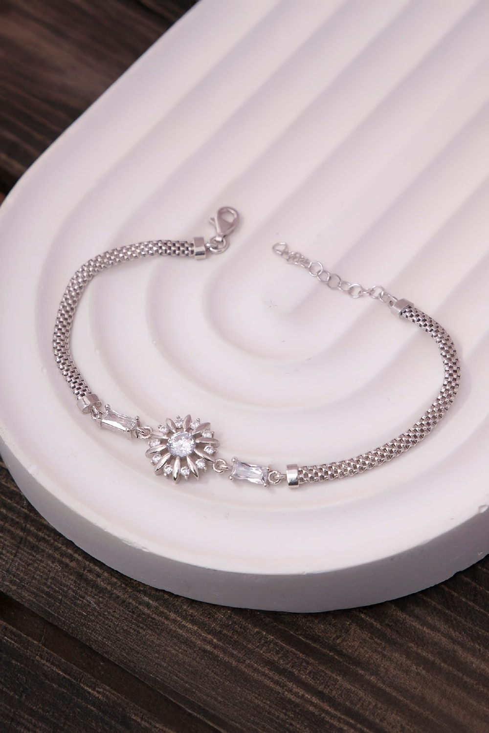 925 Ayar Gümüş Rodyumlu Baget Taşlı Zirkon Süslemeli Çiçek Bayan Bileklik