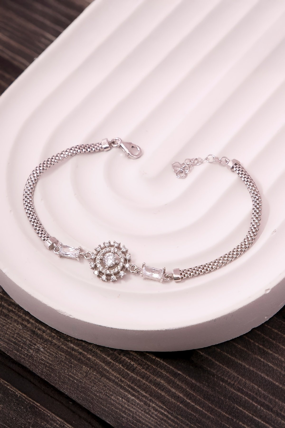 925 Ayar Gümüş Rodyumlu Baget Zirkon Süslemeli Güneş Motifli Bayan Bileklik