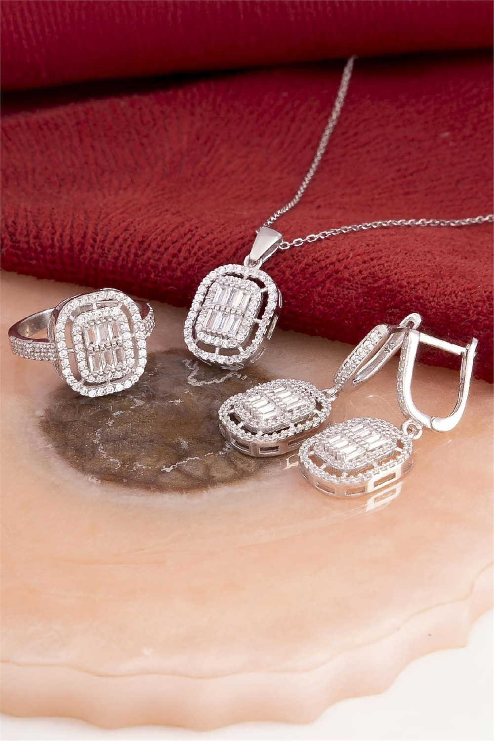 925 Ayar Gümüş Rodyumlu Full Zirkon Süslemeli Baget Oval Bayan Takı Seti