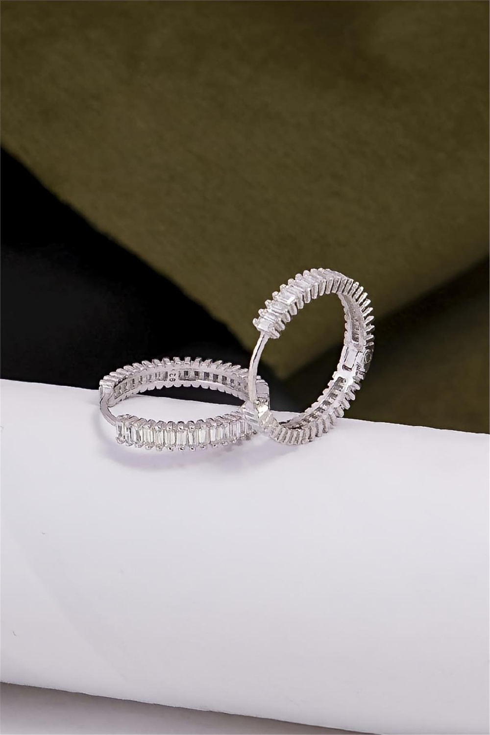 925 Ayar Gümüş Rodyumlu Orta Boy Baget Küpe