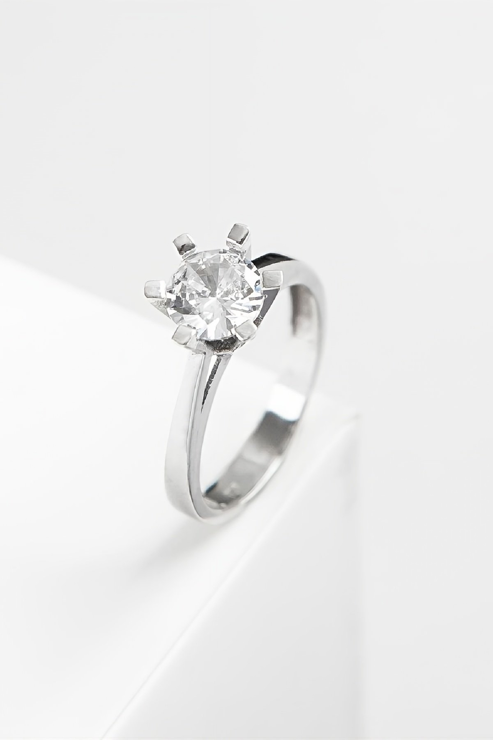 925 Ayar Gümüş Rodyumlu Tektaş Bayan Yüzük