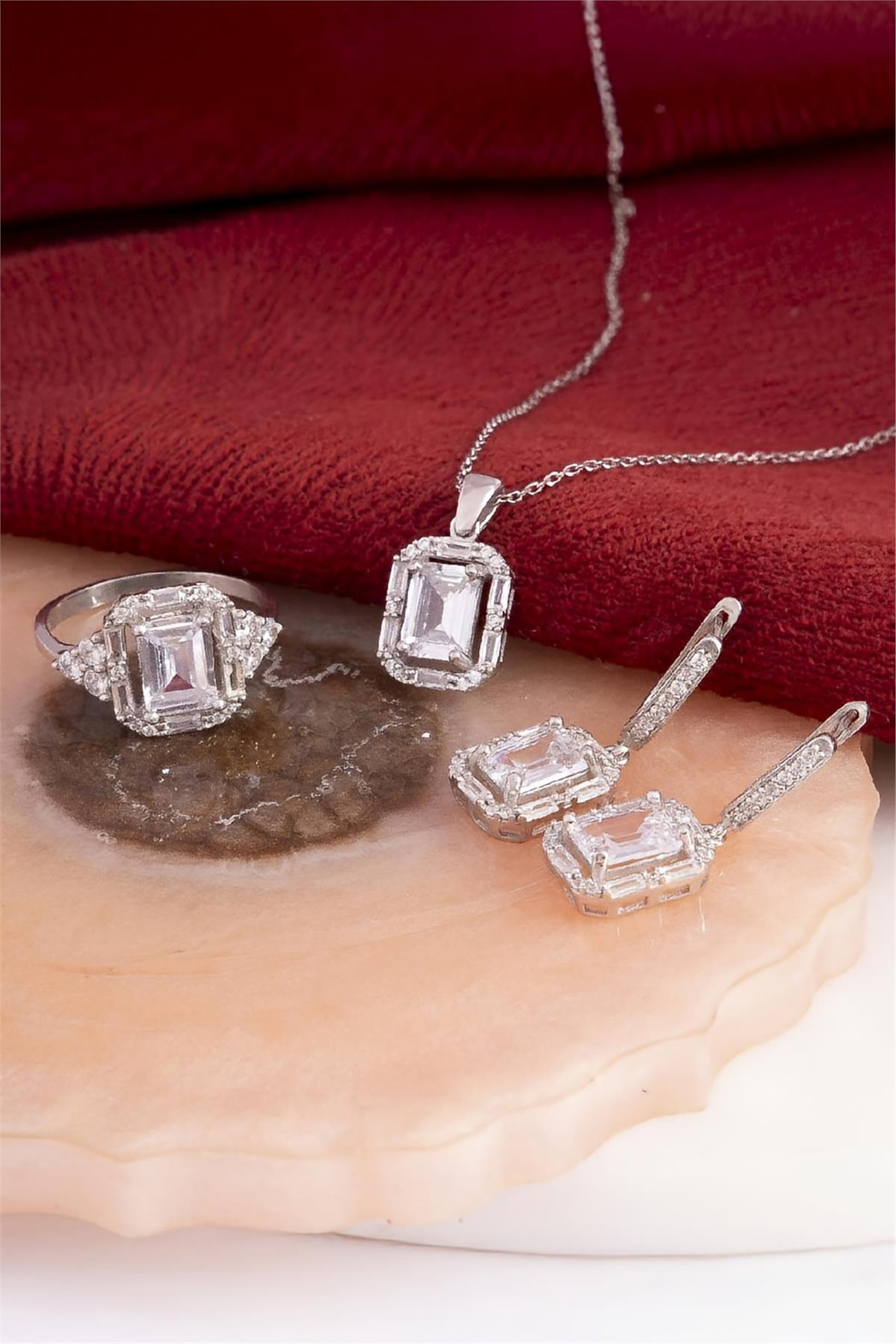 925 Ayar Gümüş Rodyumlu Triple Zirkon Süslemeli Baget Bayan Takı Seti