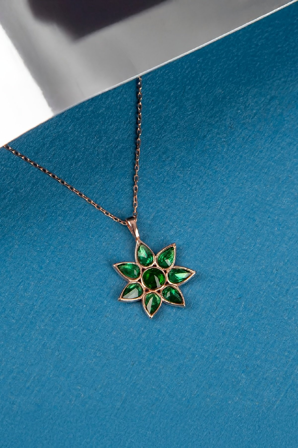 925 Ayar Gümüş Yeşil Zirkon Taşlı Çiçek Bayan Kolye
