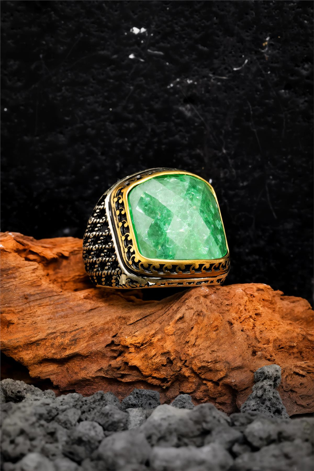 925 Ayar Telkari İşlemeli Fasetli Yeşil Taşlı Gümüş Erkek Yüzük