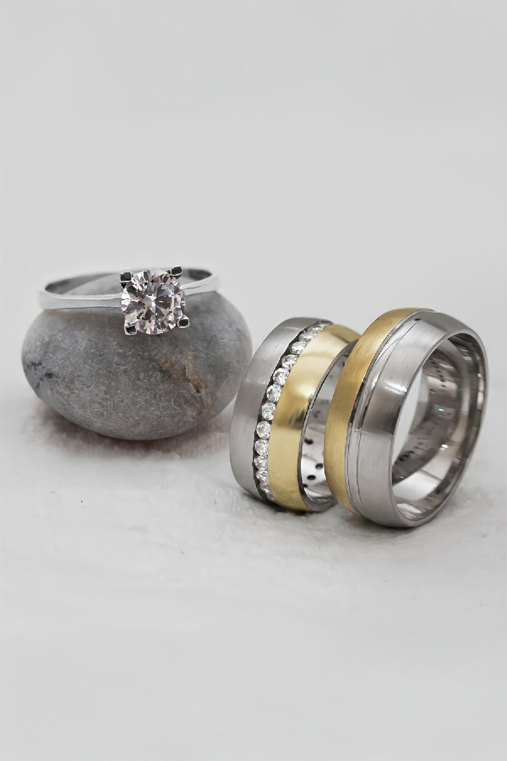 Altın Renk Şeritli Rodyumlu Çift Gümüş Alyans (Tektaş Hediyeli)