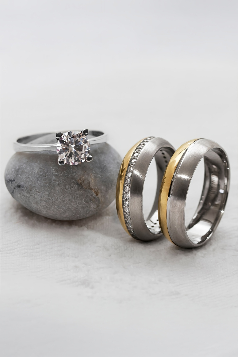 Broseli Altın Renk Şeritli Çift Gümüş Alyans (Tektaş Hediyeli)