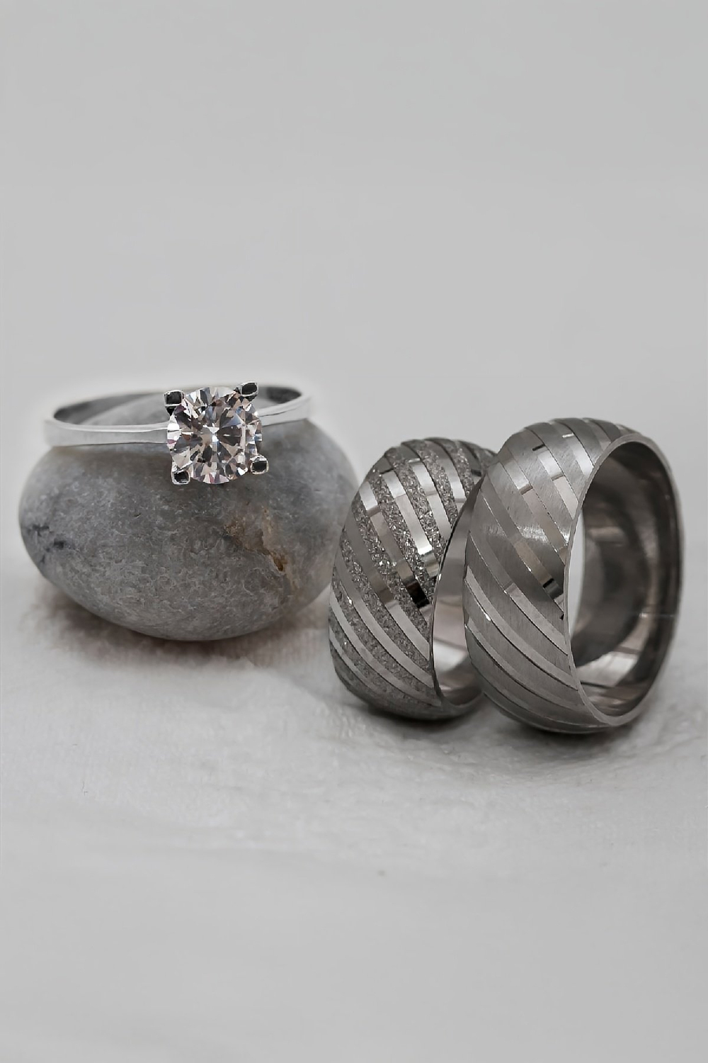 Broseli Çizgi Desenli Çift Gümüş Alyans (Tektaş Hediyeli)