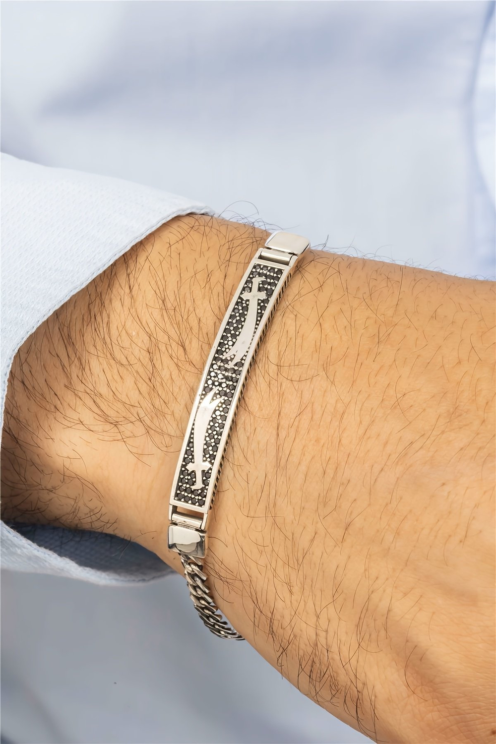 Çift Kılıç Desenli Siyah Taşlı Gümüş Erkek Bileklik