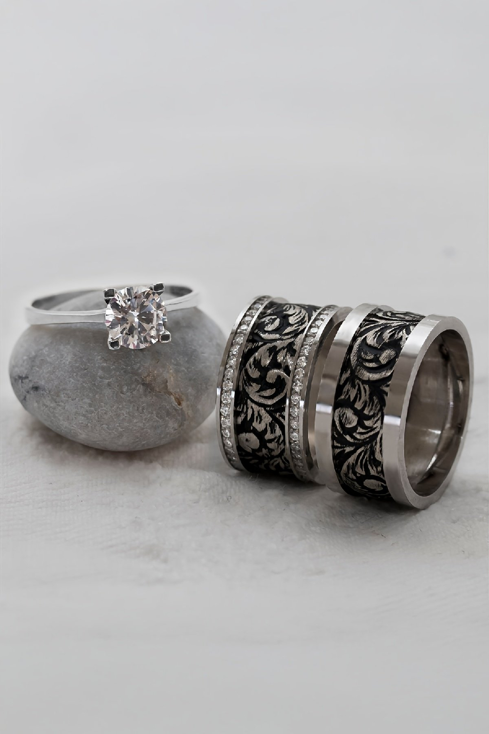 Eskitme Motifli Karartmalı Çift Gümüş Alyans (Tektaş Hediyeli)