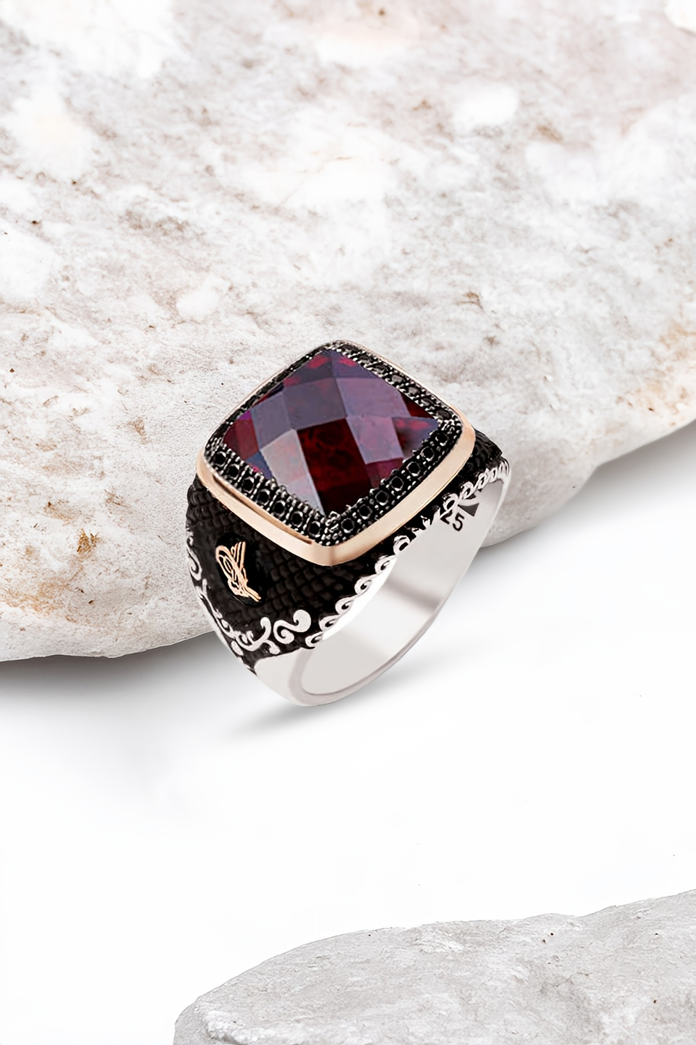 Gümüş Kırmızı Faset Taşlı İşlemeli Erkek Yüzük