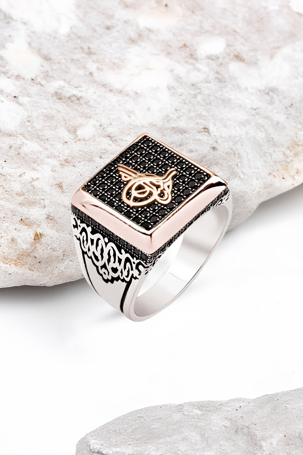 Gümüş Siyah Zirkon Taşlı Tuğra Motifli Erkek Yüzük