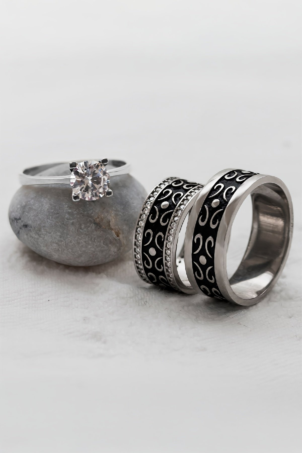Karartmalı Motifli Çift Gümüş Alyans (Tektaş Hediyeli)