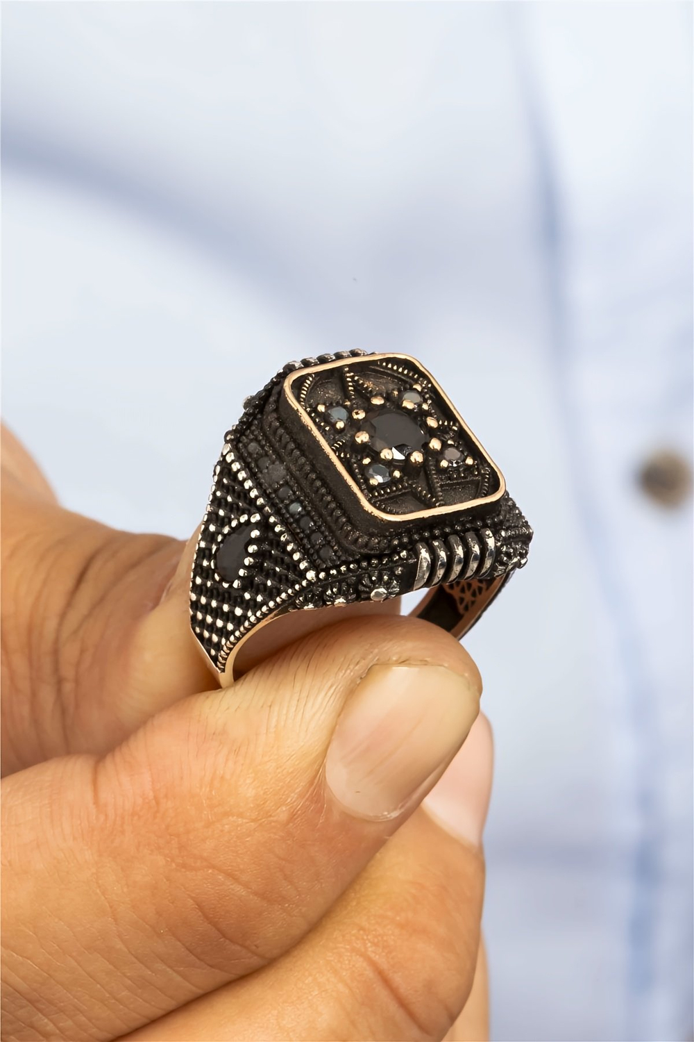 Kare Model Siyah Zirkon Taşlı İşlemeli Gümüş Erkek Yüzük