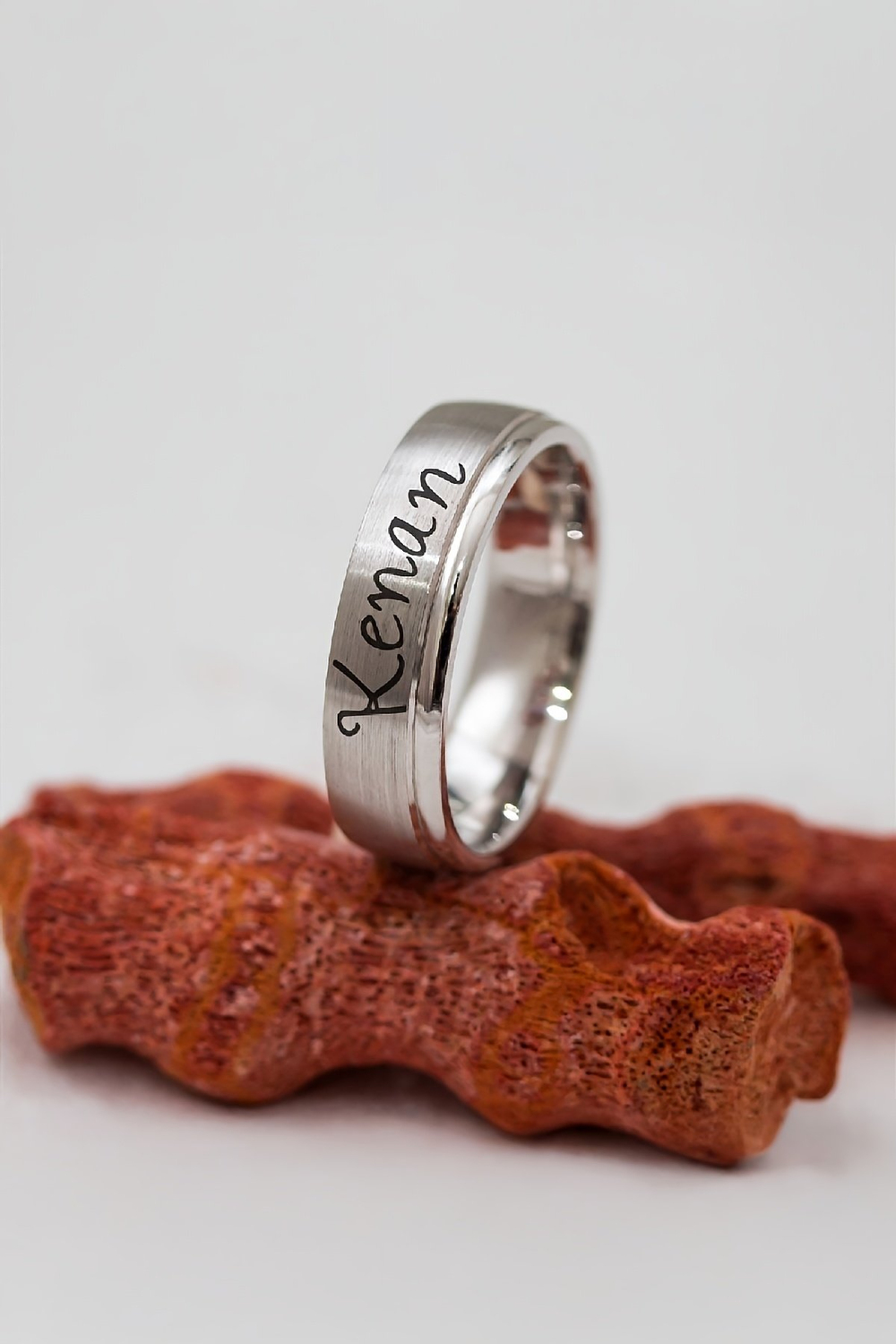 Kişiye Özel Brose Desen İsimli Unisex Gümüş Alyans