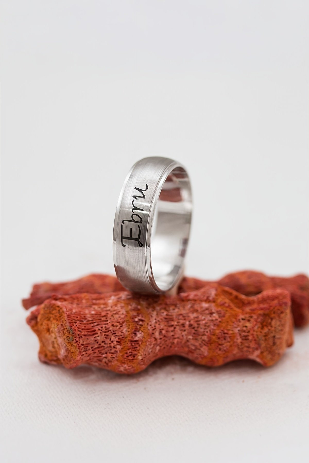 Kişiye Özel Rodyumlu Broseli Gümüş Unisex Alyans