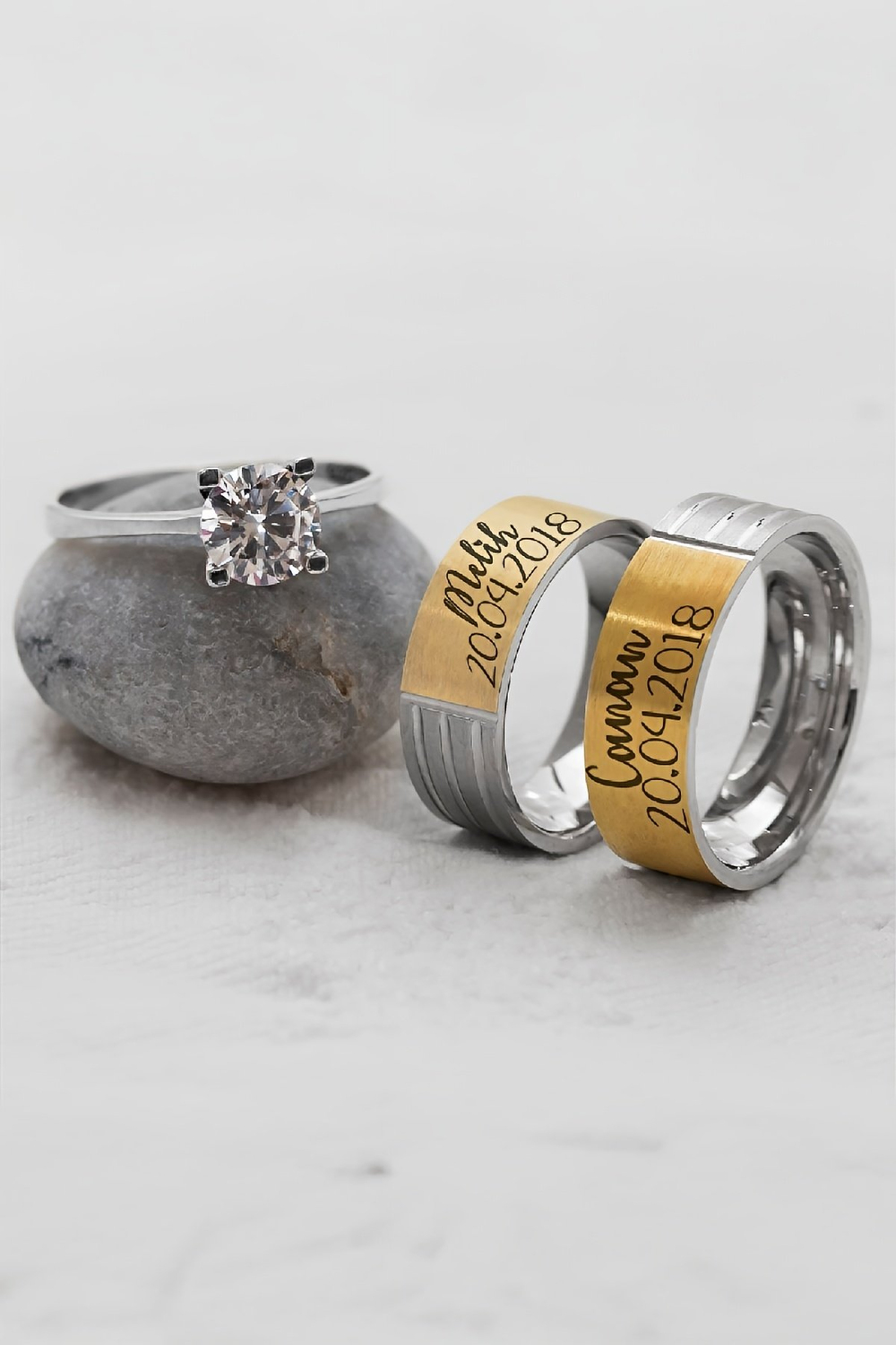 Kişiye Özel Yarım Tur Altın Renk Geçişli İsimli Çift Gümüş Alyans (Tektaş Hediyeli)