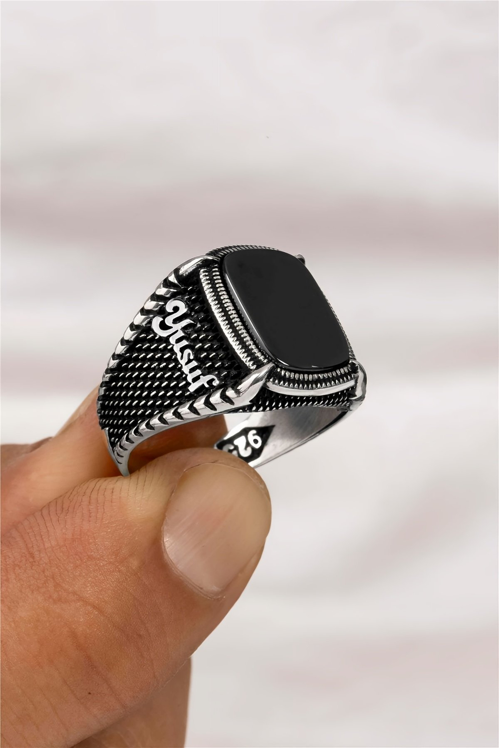 Oniks Taşlı Çift Tarafı İsimli Pençe Motifli Gümüş Erkek Yüzük