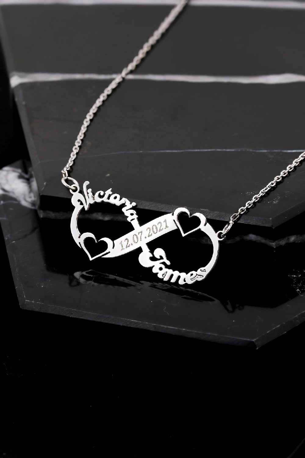 Rodyumlu Çift İsimli Kalpli Gümüş Bayan Kolye