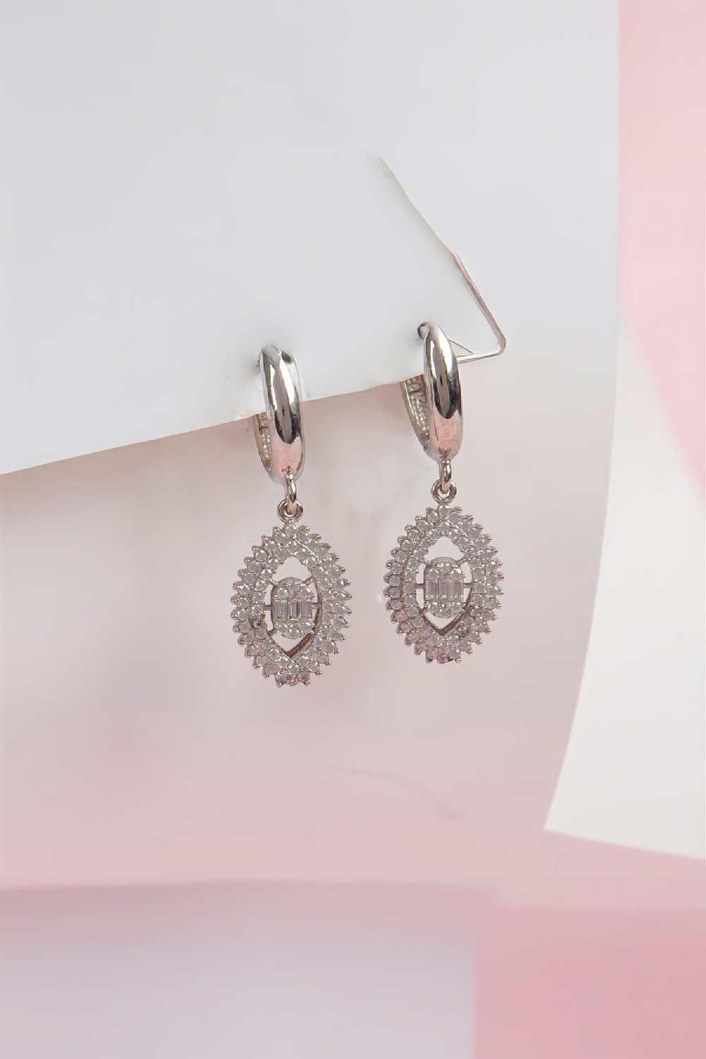 Rodyumlu Zirkon Taşlı Oval Gümüş Küpe