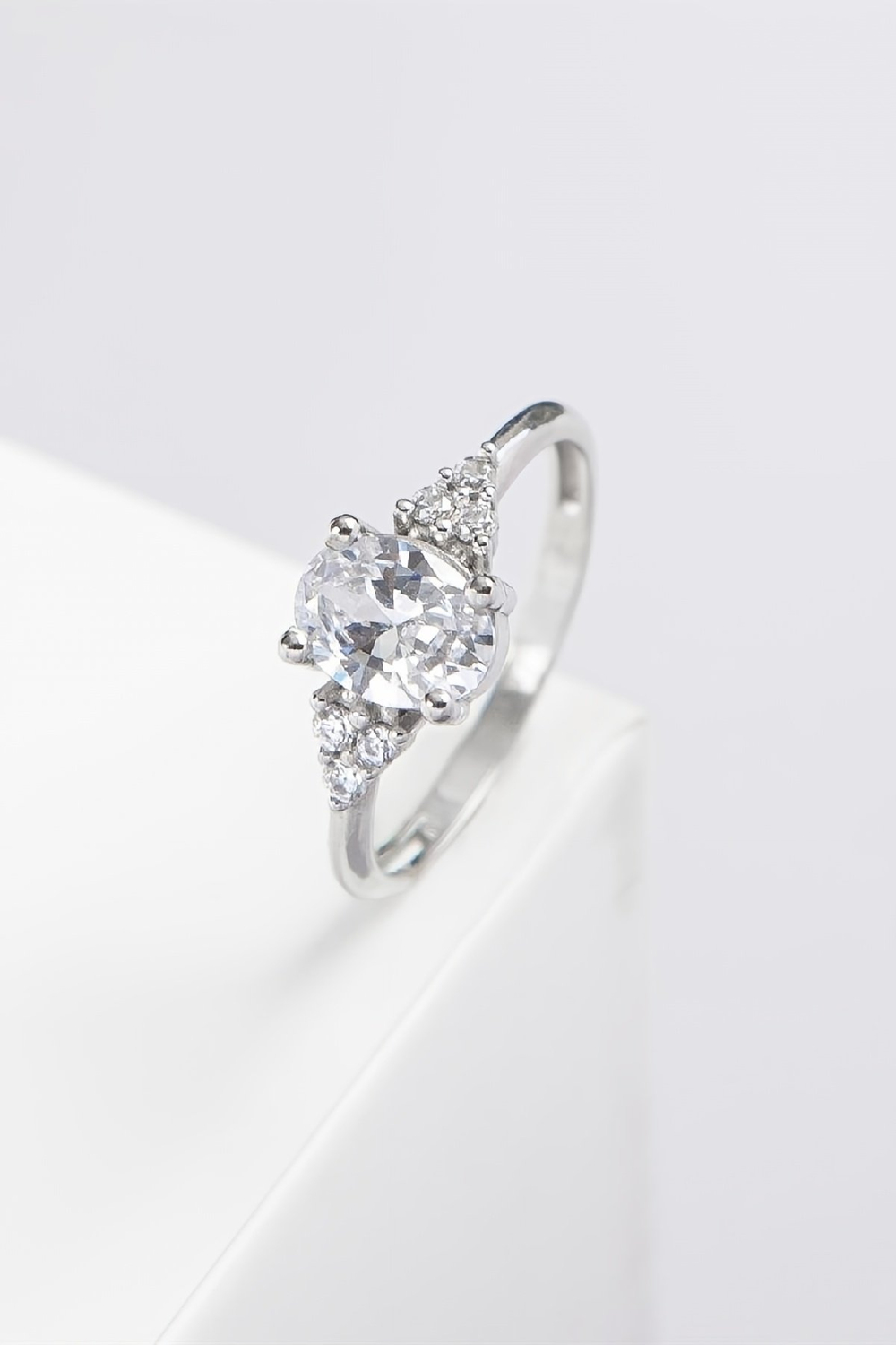 Triple Side Oval Zirkon Taşlı 925 Ayar Gümüş Bayan Yüzük