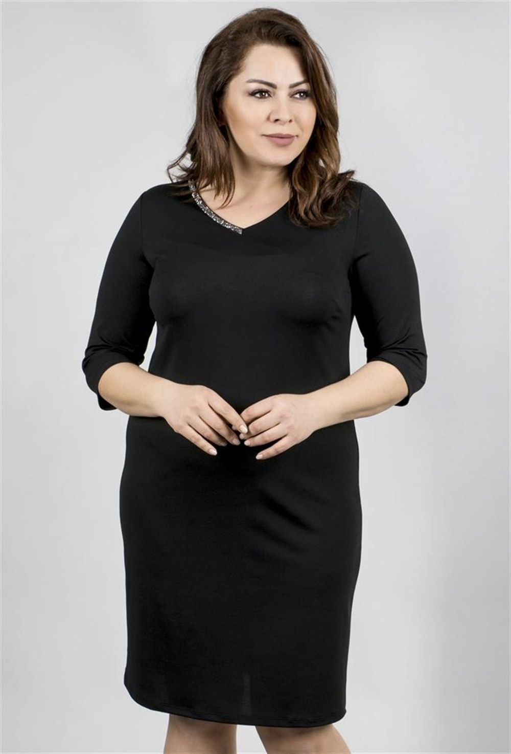 V Yaka Taş Detaylı Elbise