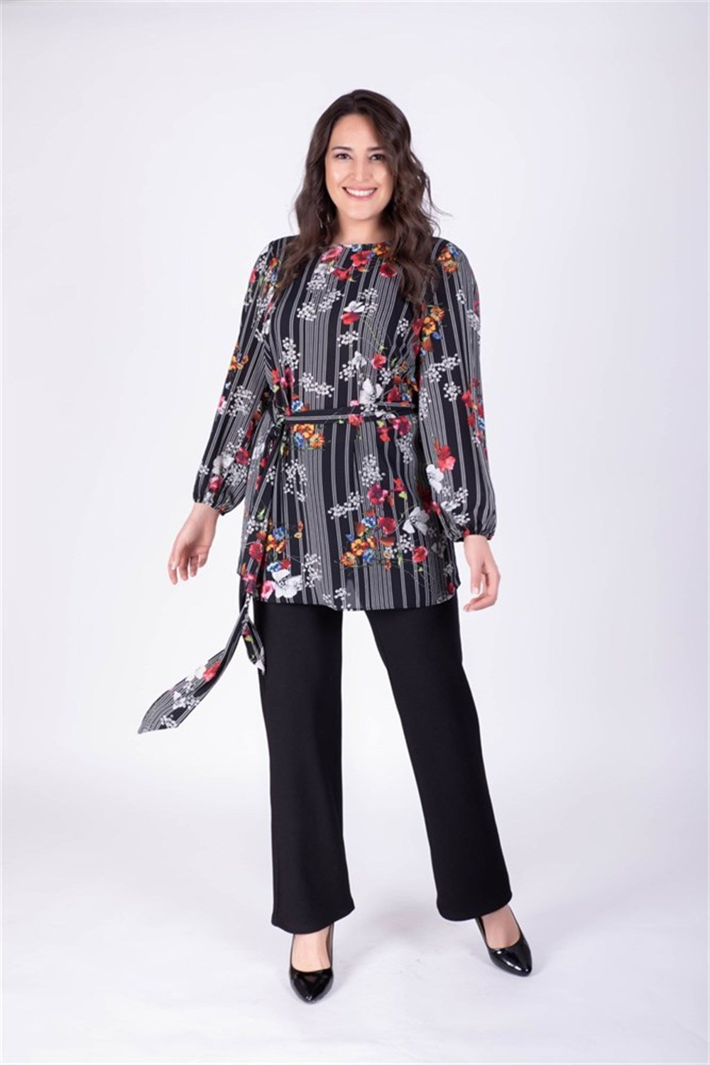 Yuvarlak Yaka Desenli Kemerli BluzMYLINE34252