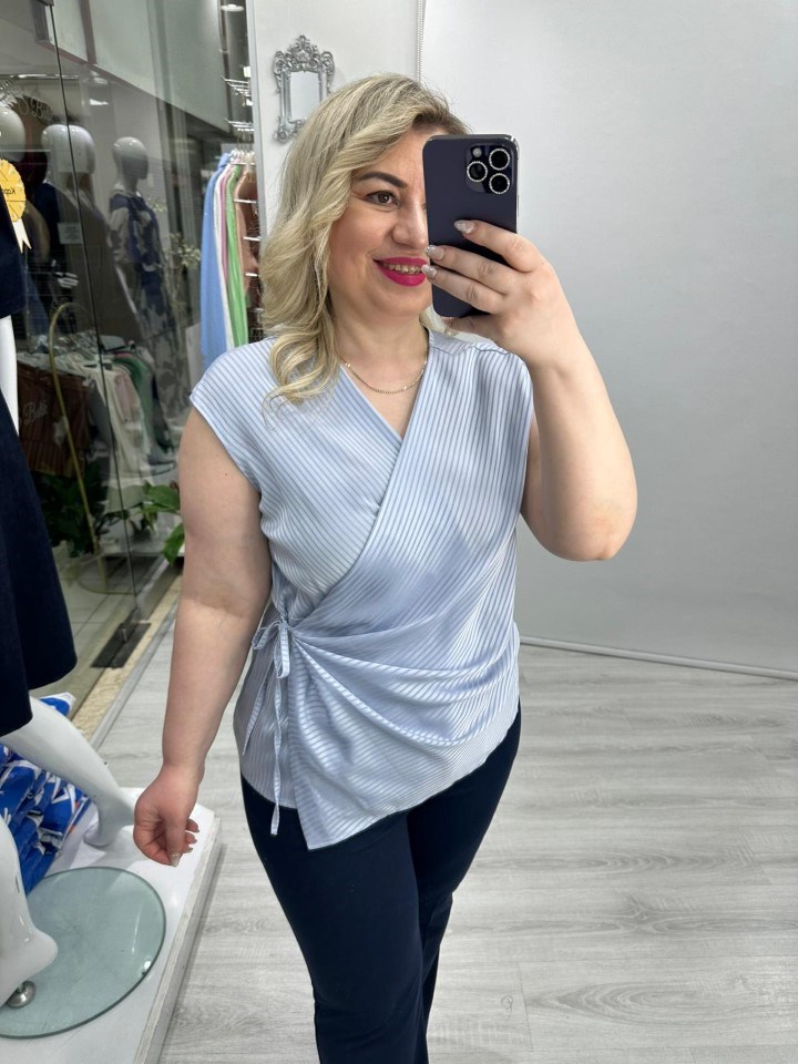 Bebe Mavisi Yandan Bağlamalı Kolsuz Premium Nibet Kumaş Kendinden Çizgili Saten Bluz stp 26y1358