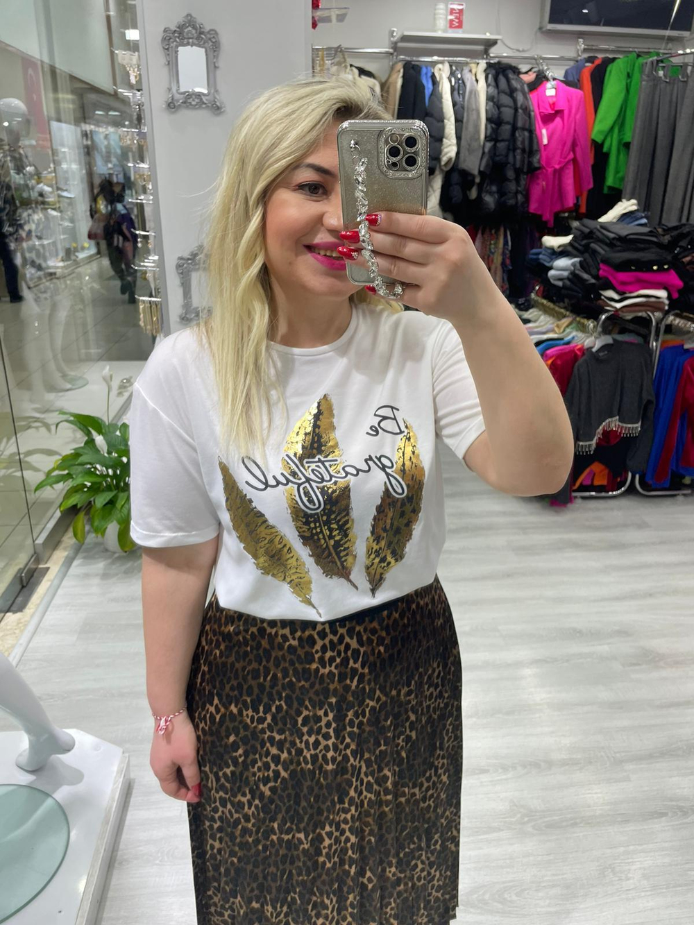 Beyaz Gold Yaprak Baskılı Tişört 