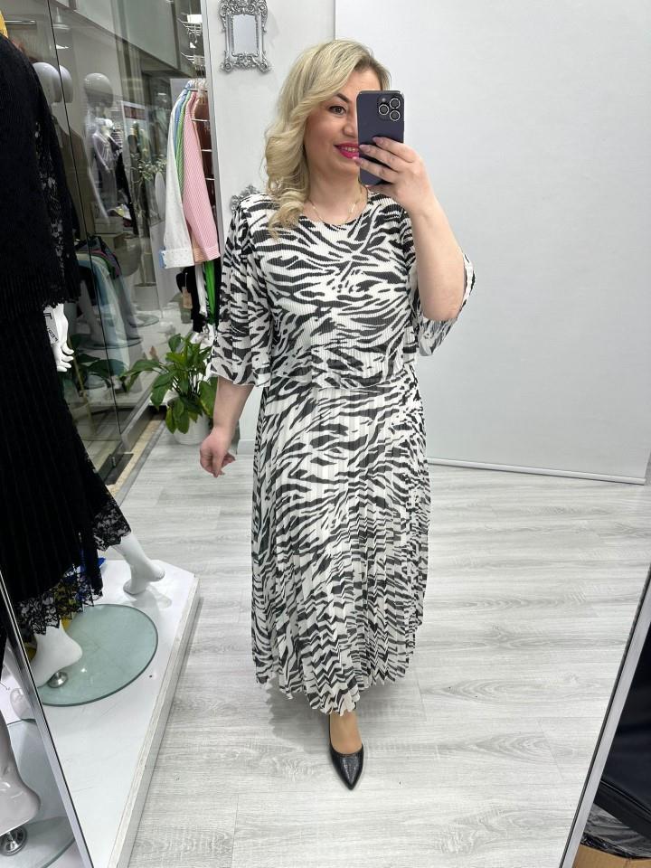 Beyaz Siyah Zebra Desenli Premium Piliseli 2 Katlı Yarım Kollu Şifon Elbise frv 77133