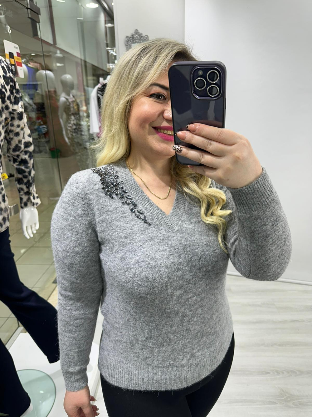 Gri Bir Tarafı Taş İşlemeli V Yaka Triko Kazak wnll 70355
