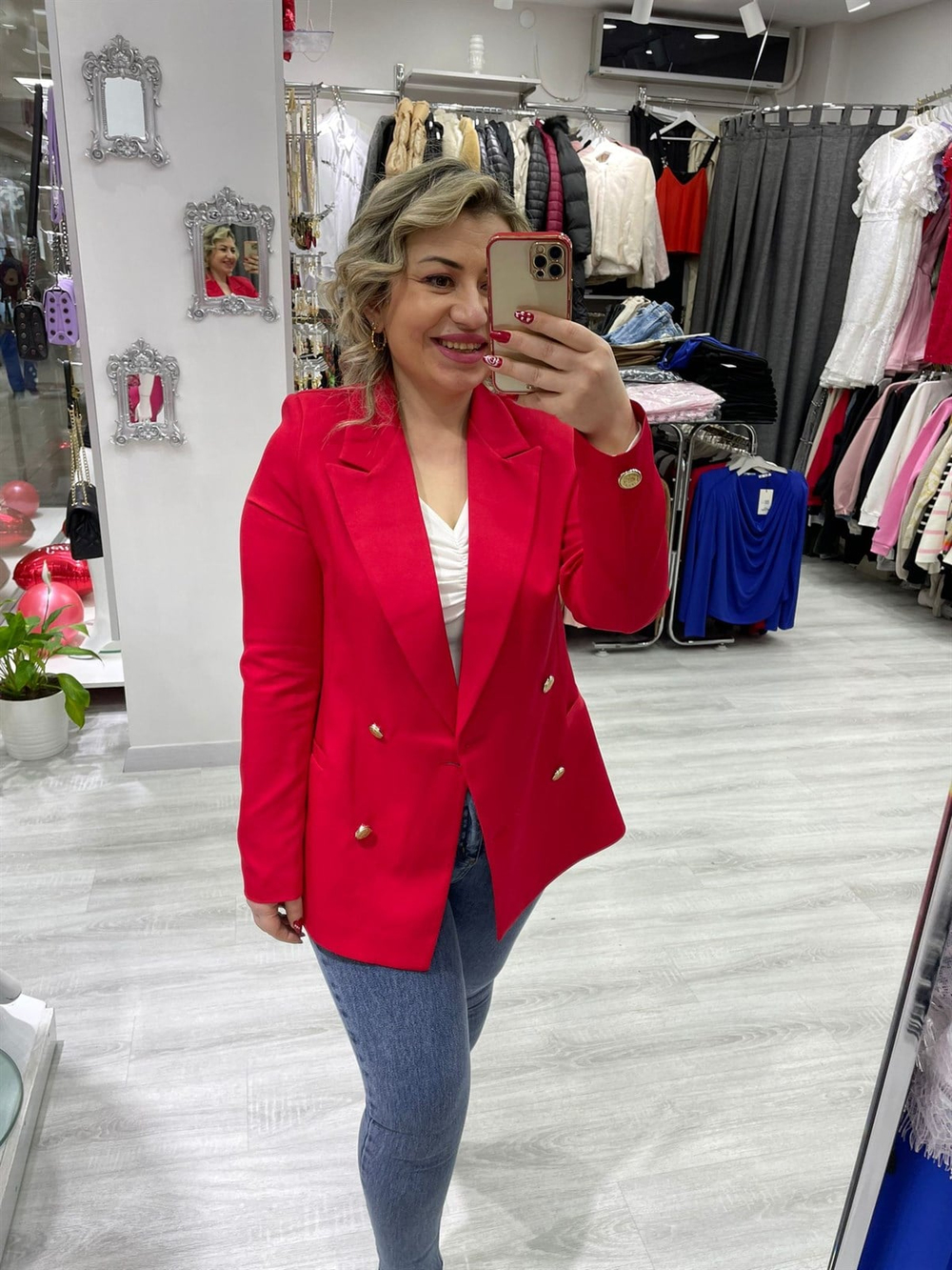 Kadın Gold Düğmeli Kırmızı Ceket 