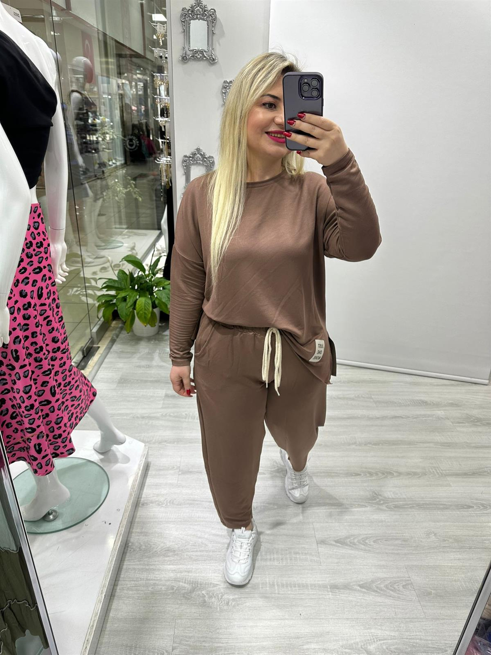 Kahve Rengi  Arma Detaylı Oversize Takım