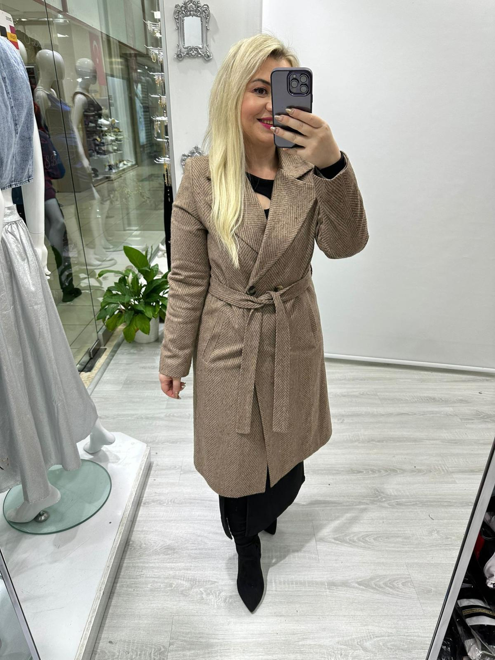Kahve Rengi İnce Çizgili Kaban 
