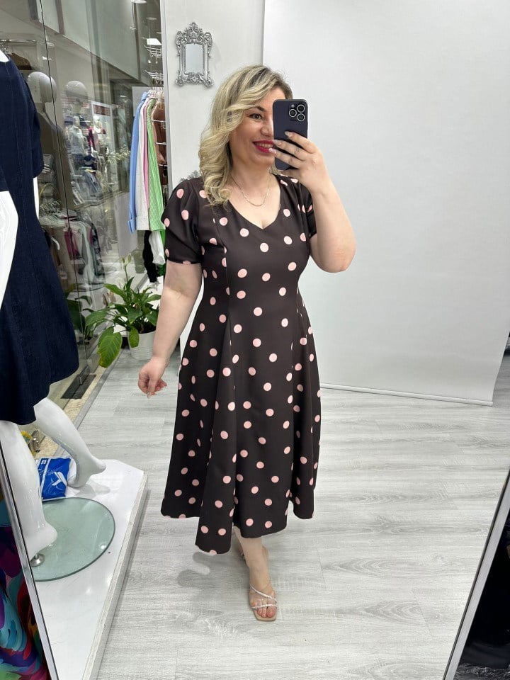 Kahverengi Üzeri Pembe Puantiyeli  V Yaka Double Elbise stp 26y2776