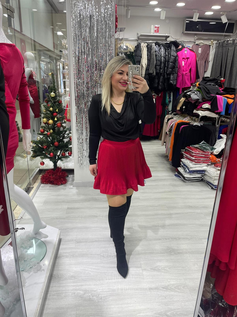 Kırmızı Piliseli Şortlu Krep Kumaş Etek