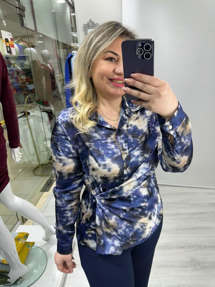 Lacivert Krem Desenli Yan Drape Detaylı Saten Bluz Gömlek stp 25y1280