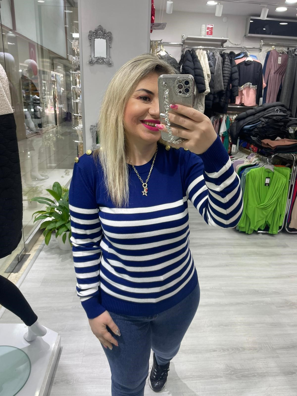 Lacivert Üzeri Beyaz Çizgili Omuz Gold Düğmeli Kazak 