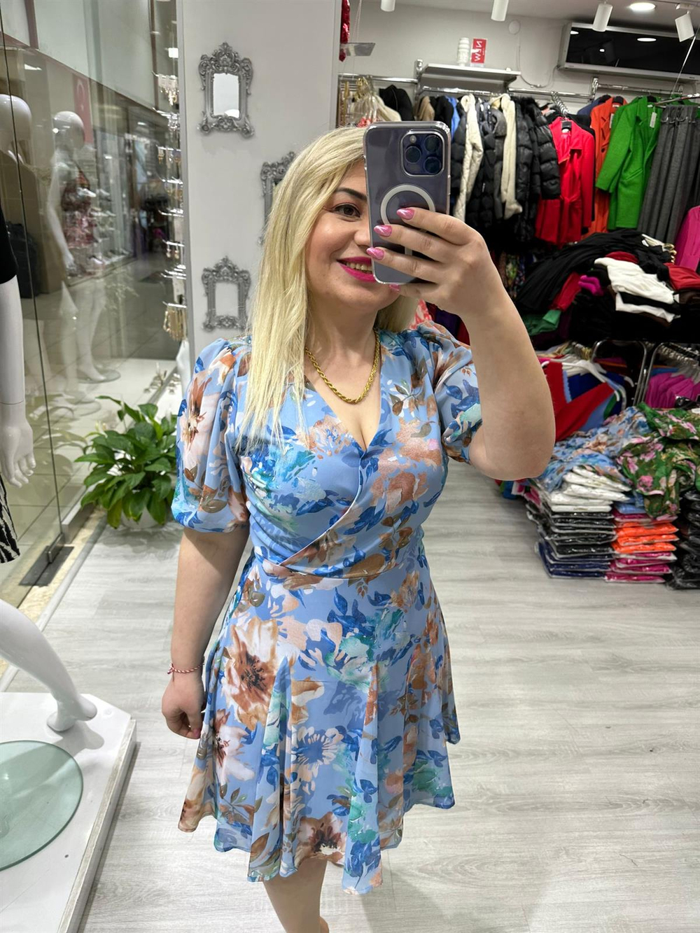 Mavi Üzeri Pembe Çiçekli Üçgen Etekli Şifon Elbise 5841