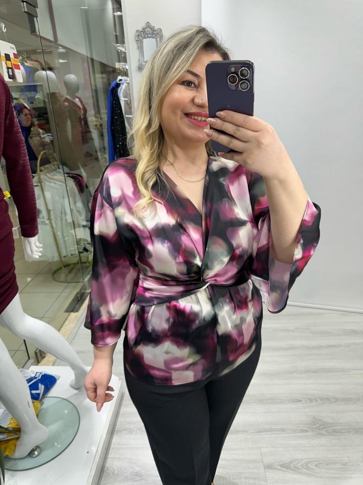 Pembe Desenli Önü Düğümlü Saten Bluz stp 25y1303