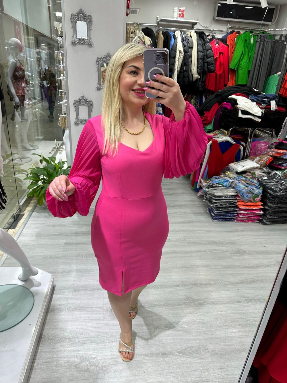 Pembe Kolları Şifon Plisoleyli Etek Yırtmaçlı Elbise
