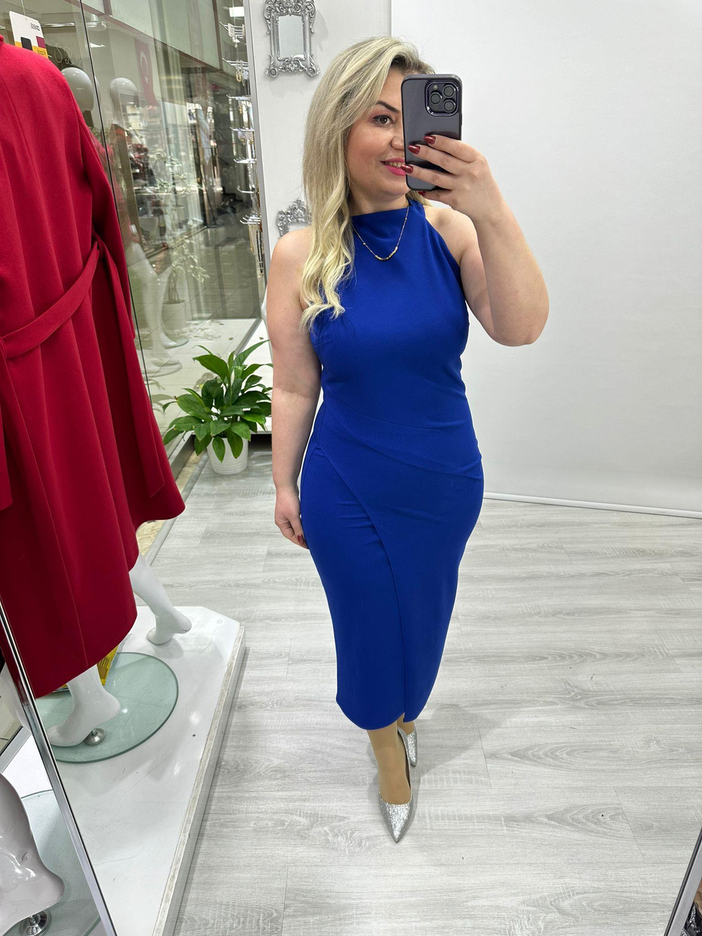 Saks Mavi Halter Yaka Pens Detaylı Elbise