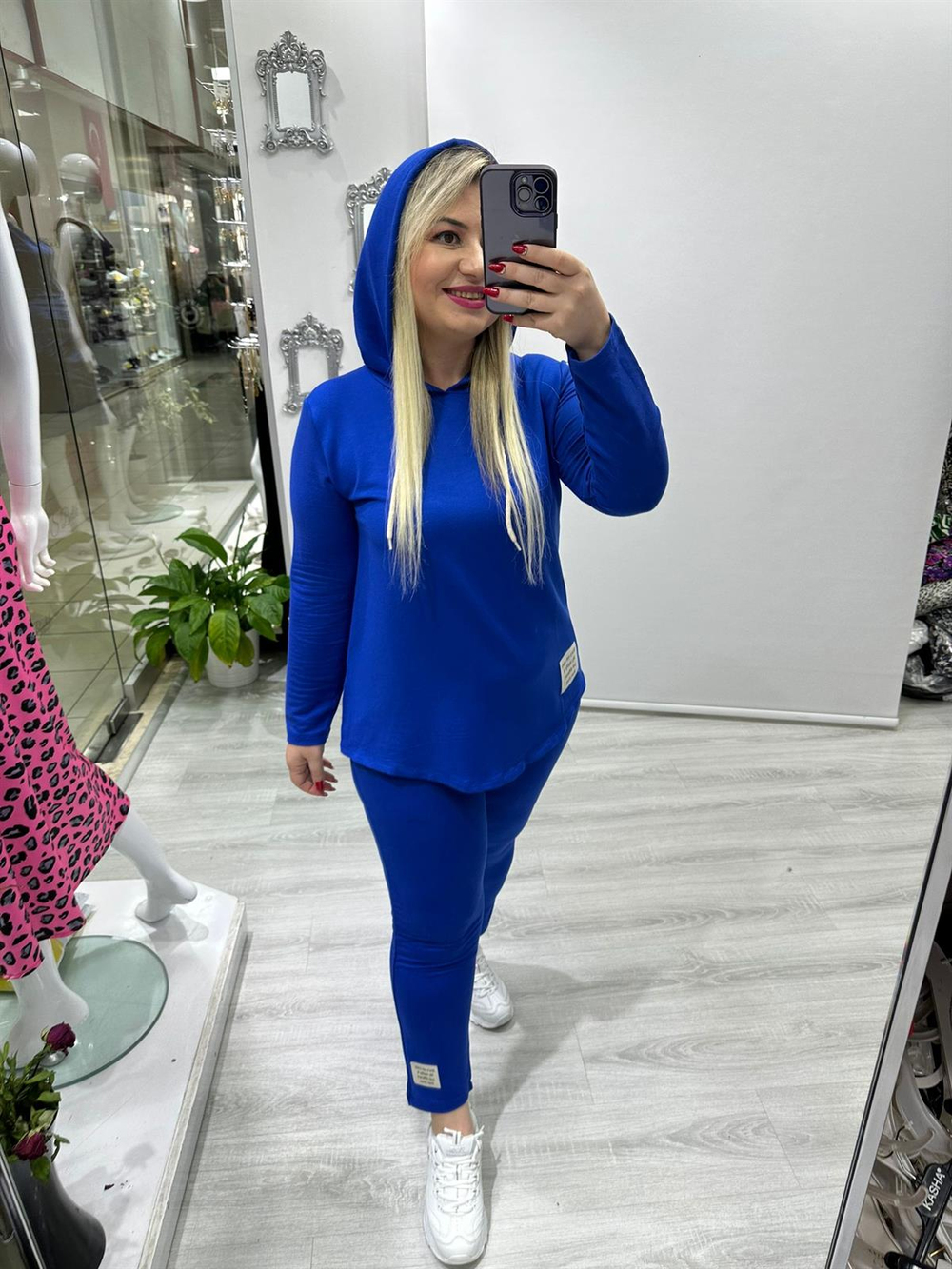 Saks Mavi Kapşonlu Armalı Takım