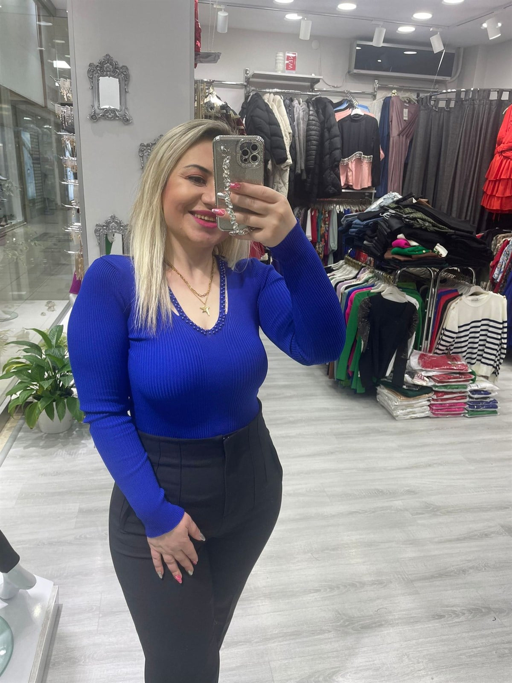 Saks Mavi V Yaka Boncuk Detaylı Triko Kazak 