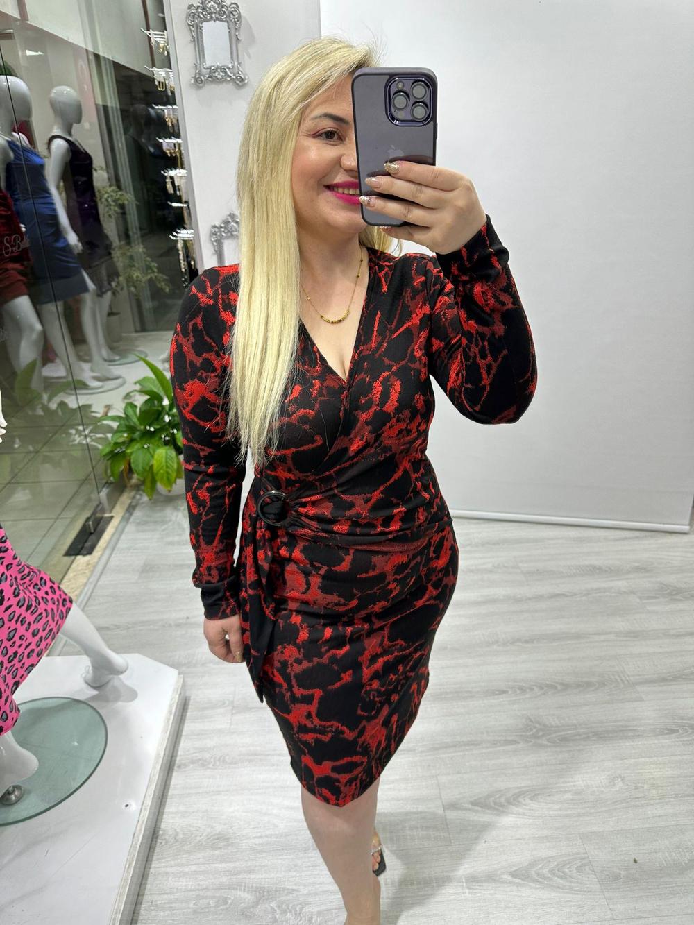 Siyah Kırmızı Kruvaze Toka Detaylı Örme Elbise 