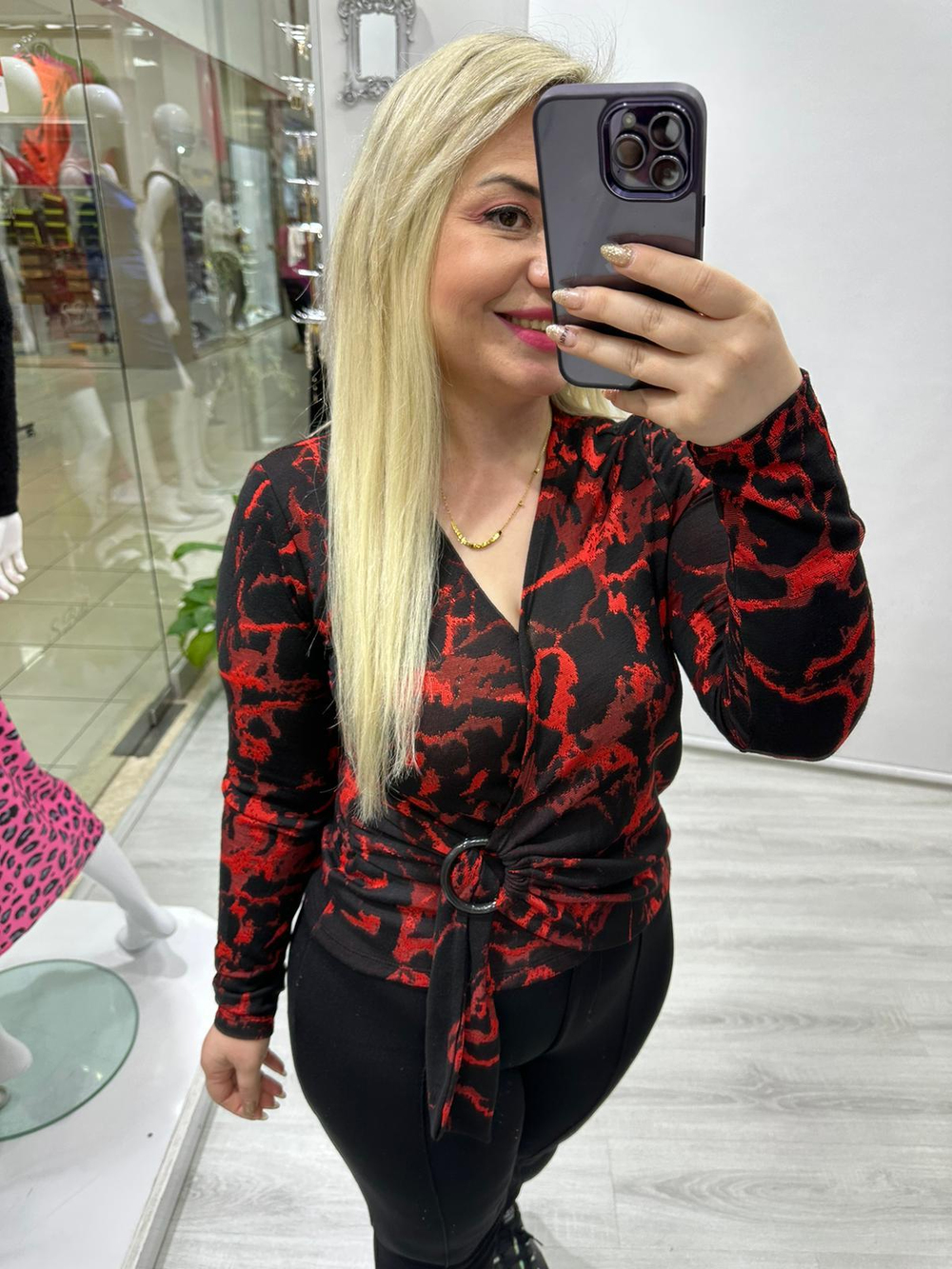 Siyah Kırmızı Kruvaze Yaka Tokalı Bluz 5900
