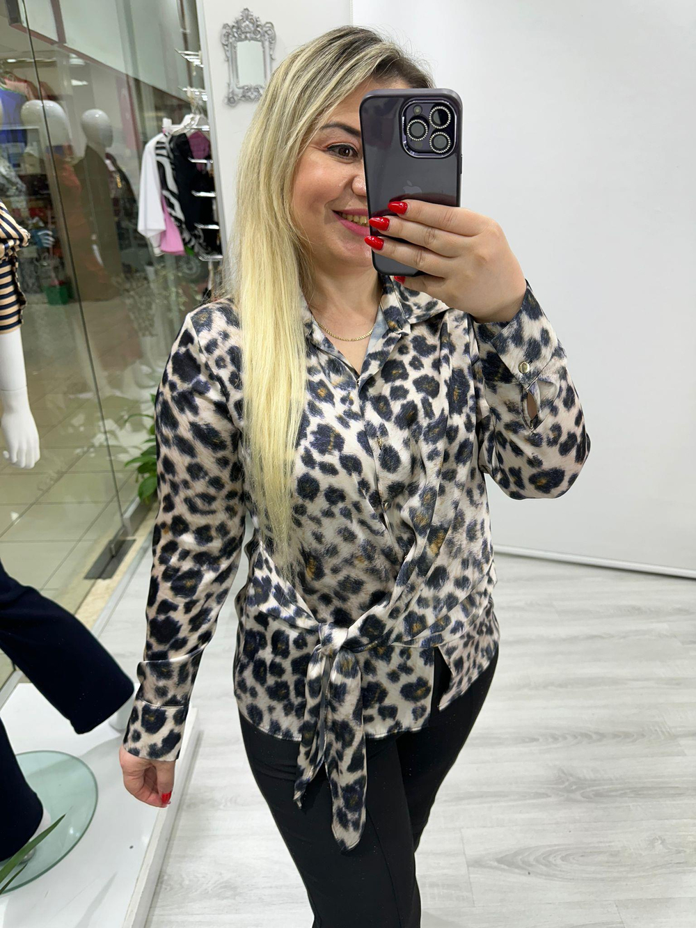 Siyah Lacivert Geçişli Leopar Desenli Yandan Düğümlü Şifon Saten Gömlek stp 1228